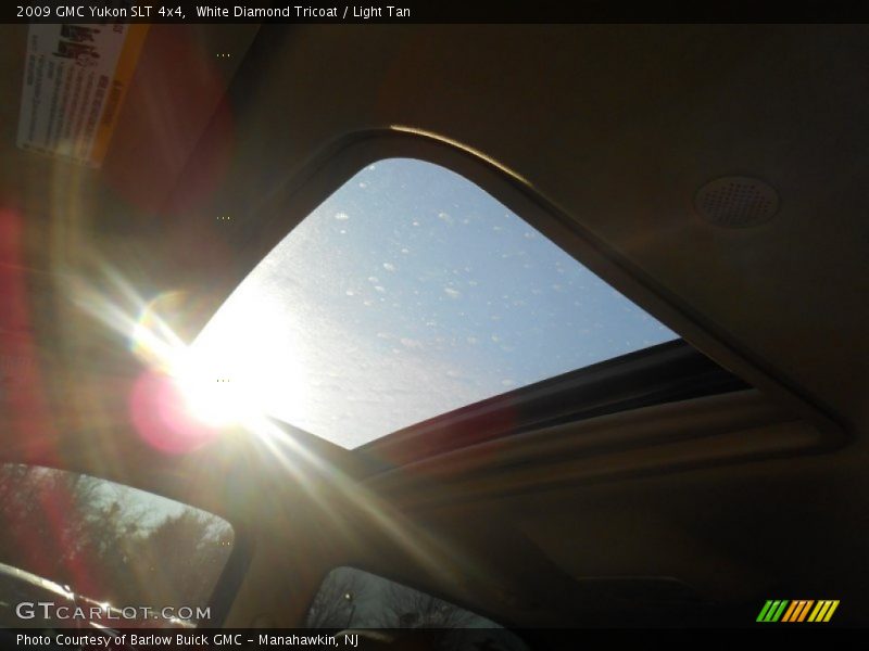 White Diamond Tricoat / Light Tan 2009 GMC Yukon SLT 4x4