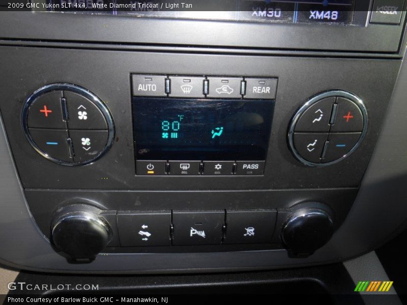 White Diamond Tricoat / Light Tan 2009 GMC Yukon SLT 4x4