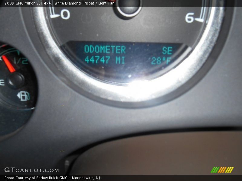 White Diamond Tricoat / Light Tan 2009 GMC Yukon SLT 4x4