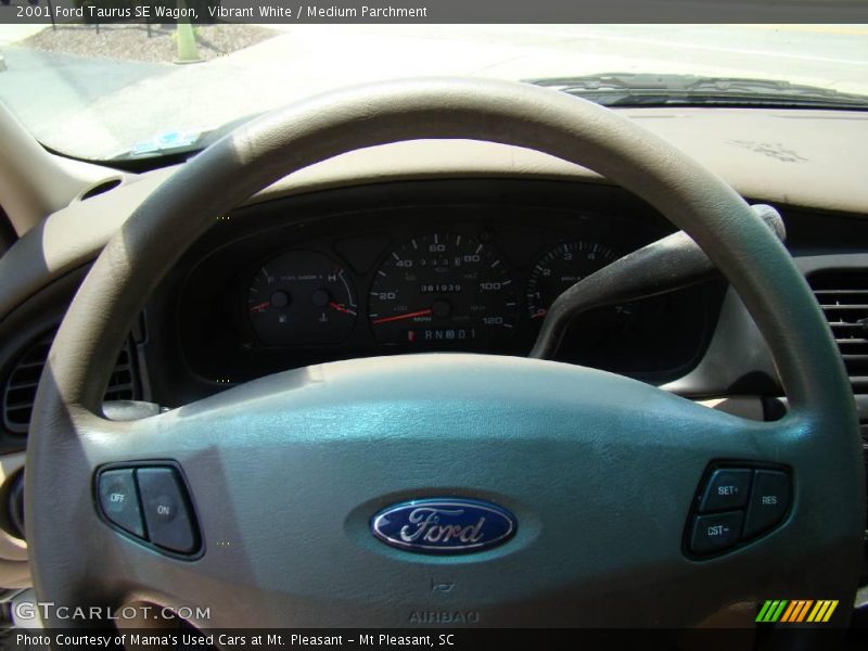 Vibrant White / Medium Parchment 2001 Ford Taurus SE Wagon