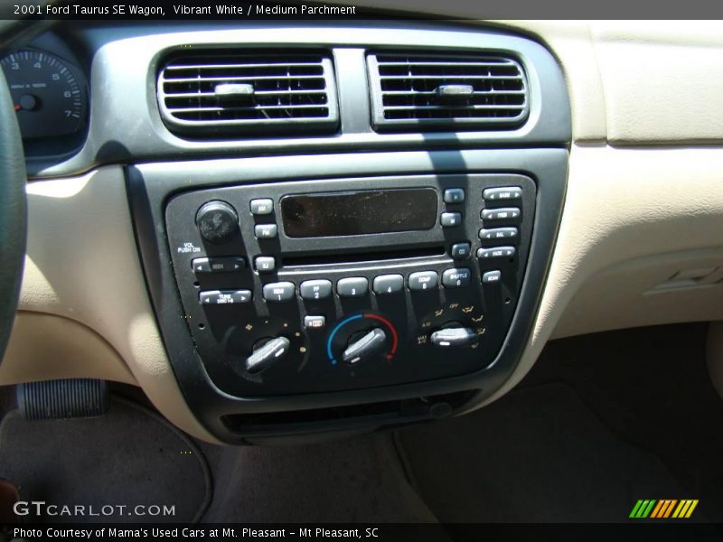 Vibrant White / Medium Parchment 2001 Ford Taurus SE Wagon