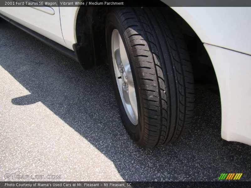 Vibrant White / Medium Parchment 2001 Ford Taurus SE Wagon