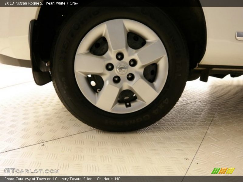Pearl White / Gray 2013 Nissan Rogue S