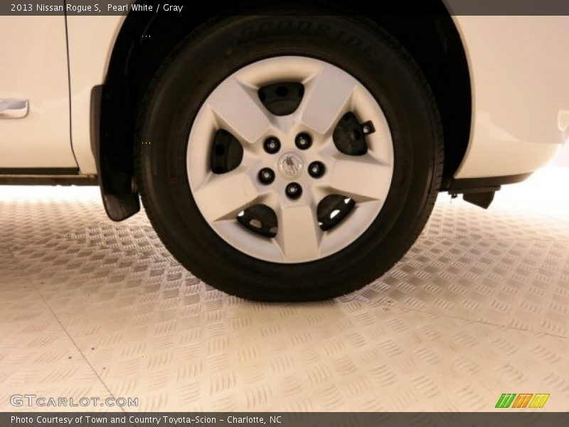 Pearl White / Gray 2013 Nissan Rogue S