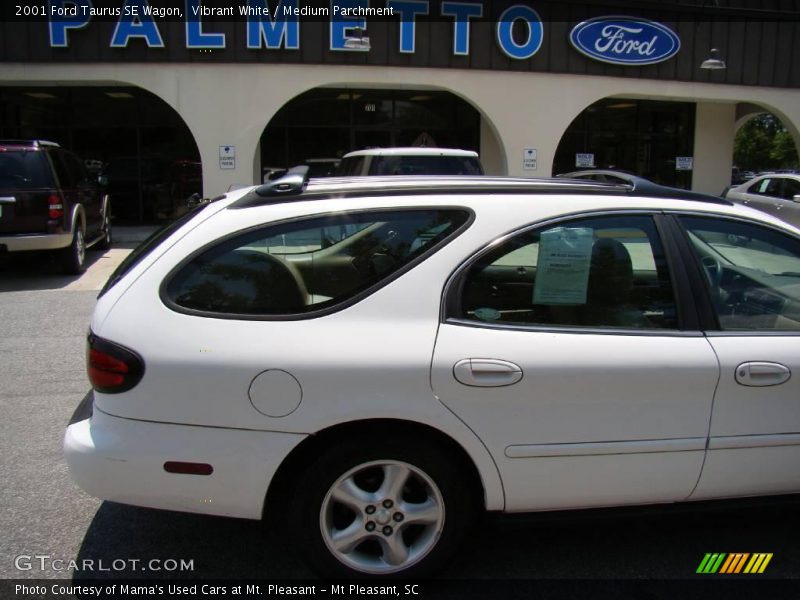 Vibrant White / Medium Parchment 2001 Ford Taurus SE Wagon