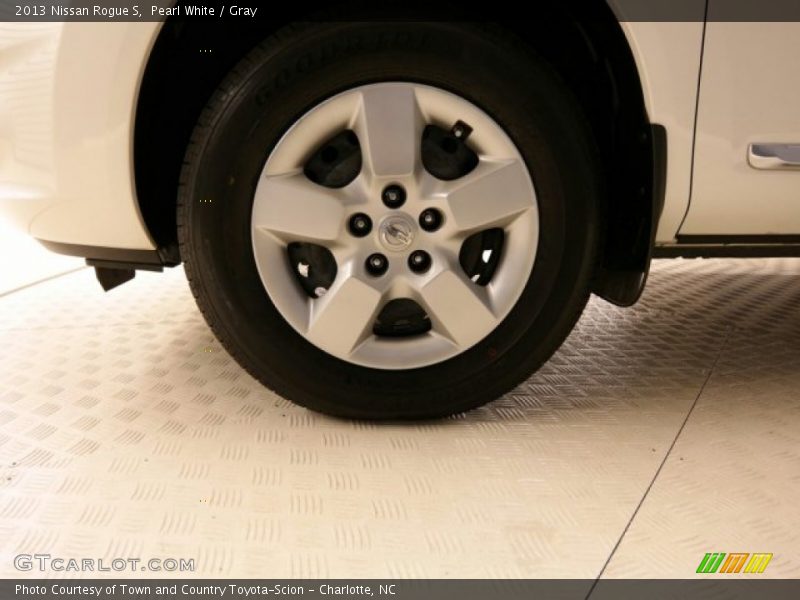 Pearl White / Gray 2013 Nissan Rogue S