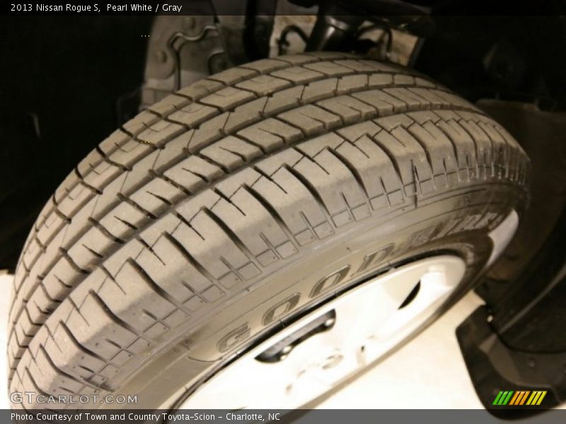 Pearl White / Gray 2013 Nissan Rogue S
