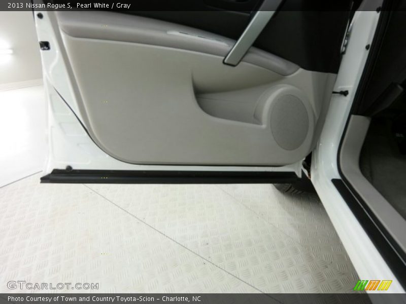 Pearl White / Gray 2013 Nissan Rogue S