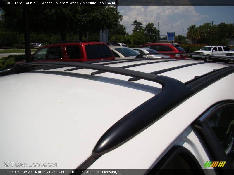 Vibrant White / Medium Parchment 2001 Ford Taurus SE Wagon