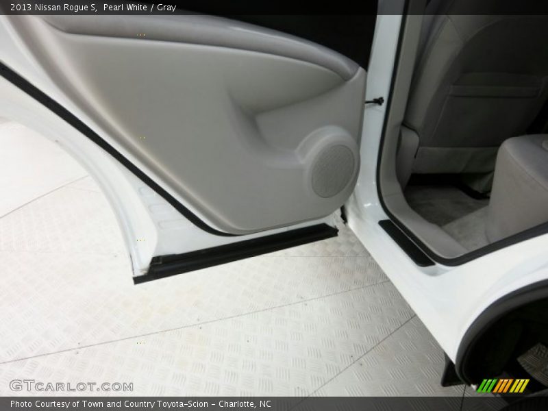 Pearl White / Gray 2013 Nissan Rogue S