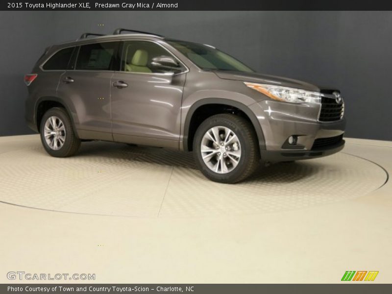 Front 3/4 View of 2015 Highlander XLE