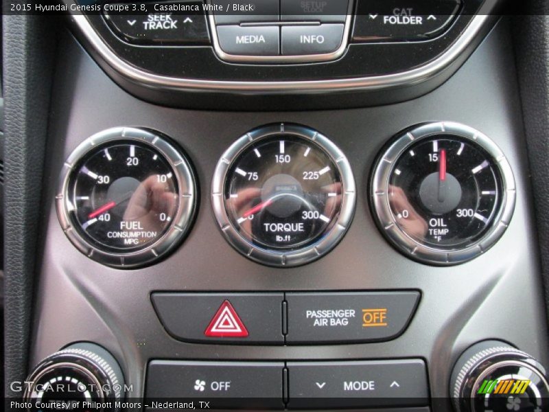 Controls of 2015 Genesis Coupe 3.8