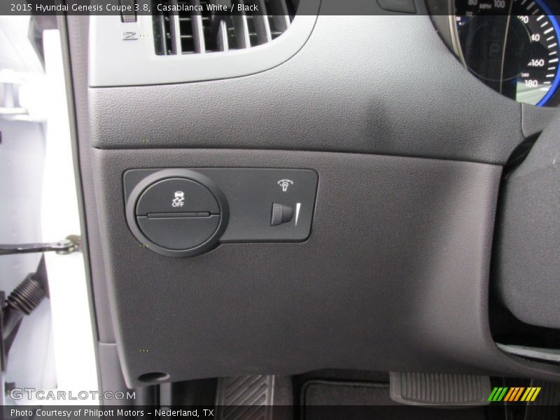 Controls of 2015 Genesis Coupe 3.8