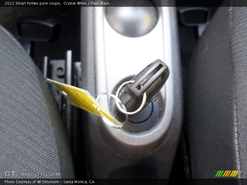 Crystal White / Plain Black 2012 Smart fortwo pure coupe