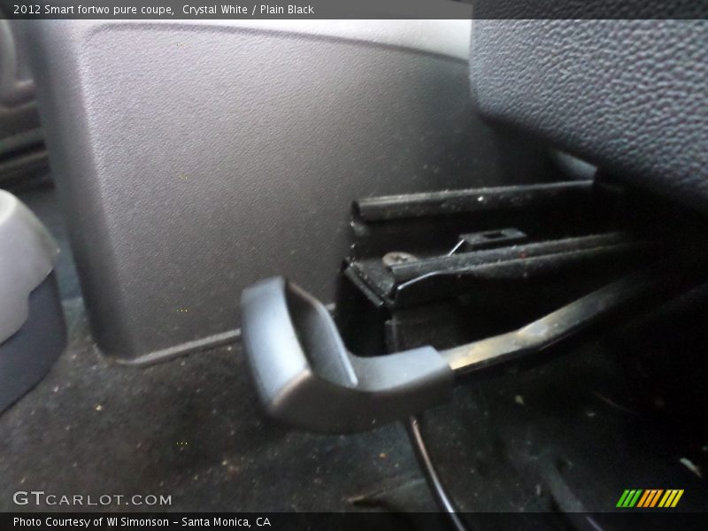 Crystal White / Plain Black 2012 Smart fortwo pure coupe