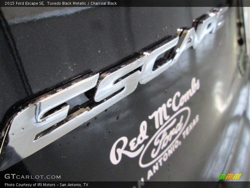 Tuxedo Black Metallic / Charcoal Black 2015 Ford Escape SE