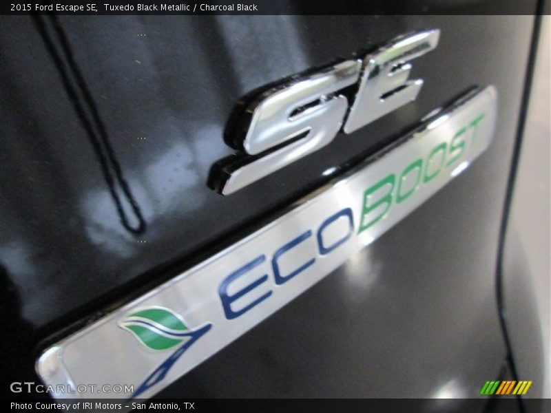 Tuxedo Black Metallic / Charcoal Black 2015 Ford Escape SE