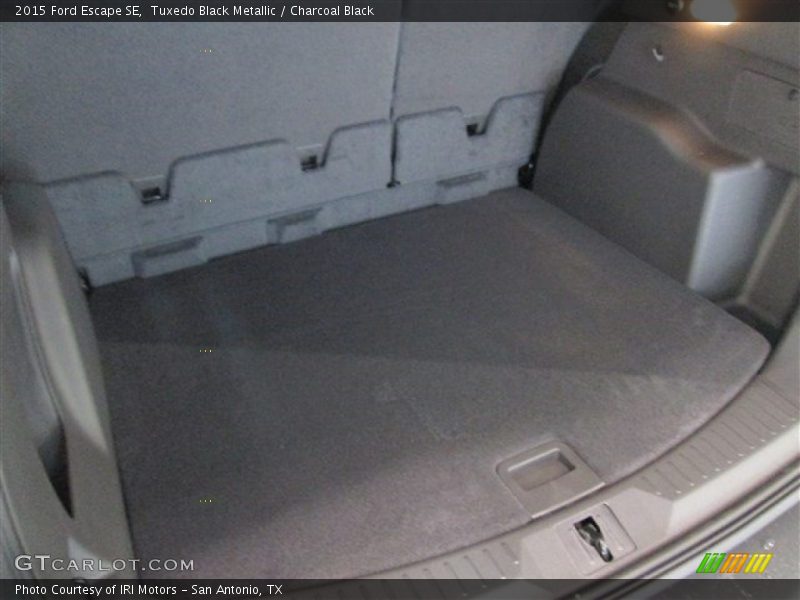 Tuxedo Black Metallic / Charcoal Black 2015 Ford Escape SE