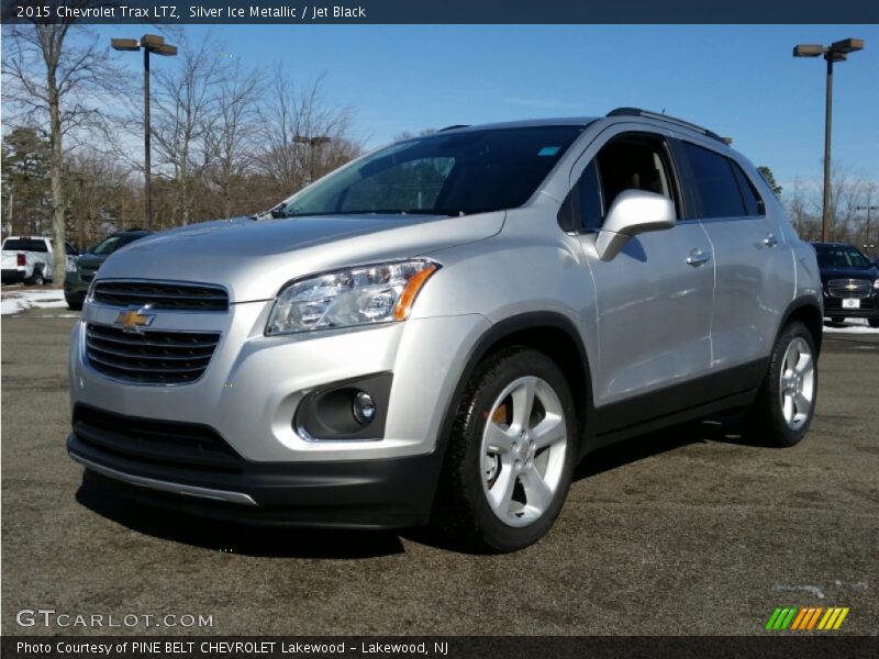 Front 3/4 View of 2015 Trax LTZ