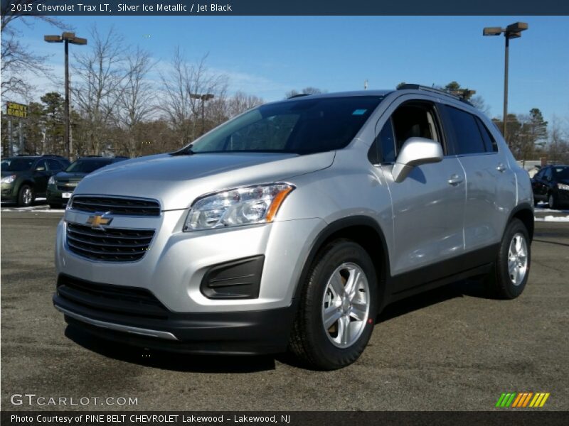 Front 3/4 View of 2015 Trax LT