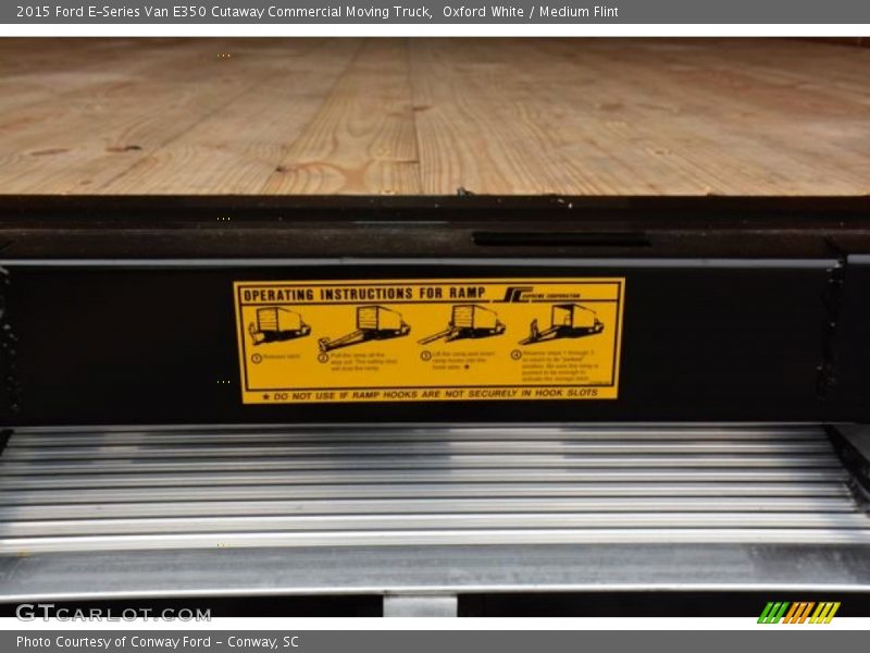 Oxford White / Medium Flint 2015 Ford E-Series Van E350 Cutaway Commercial Moving Truck