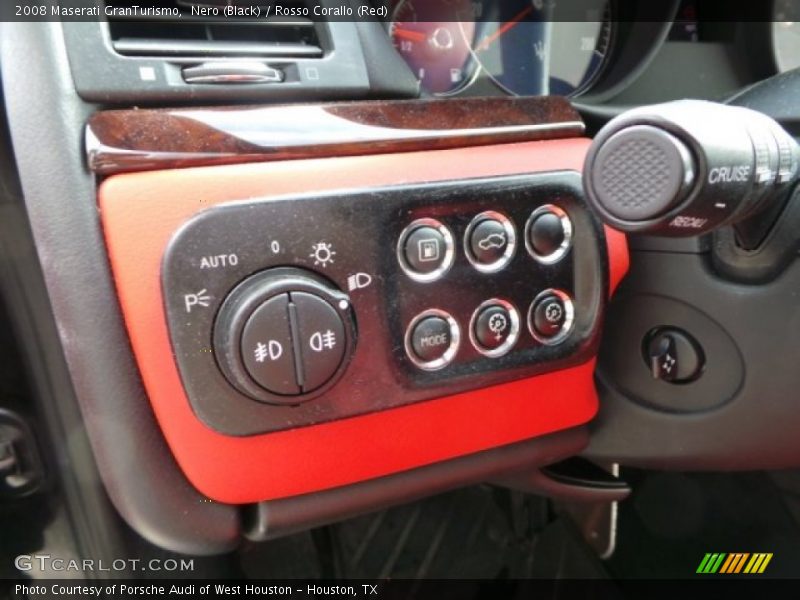 Nero (Black) / Rosso Corallo (Red) 2008 Maserati GranTurismo