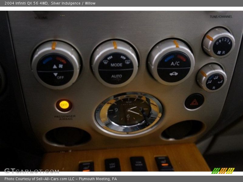 Silver Indulgence / Willow 2004 Infiniti QX 56 4WD