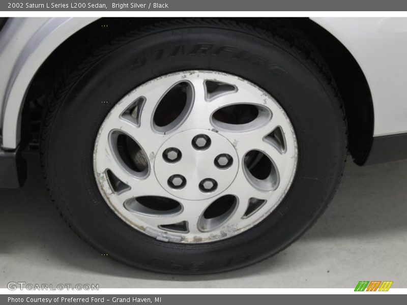 Bright Silver / Black 2002 Saturn L Series L200 Sedan