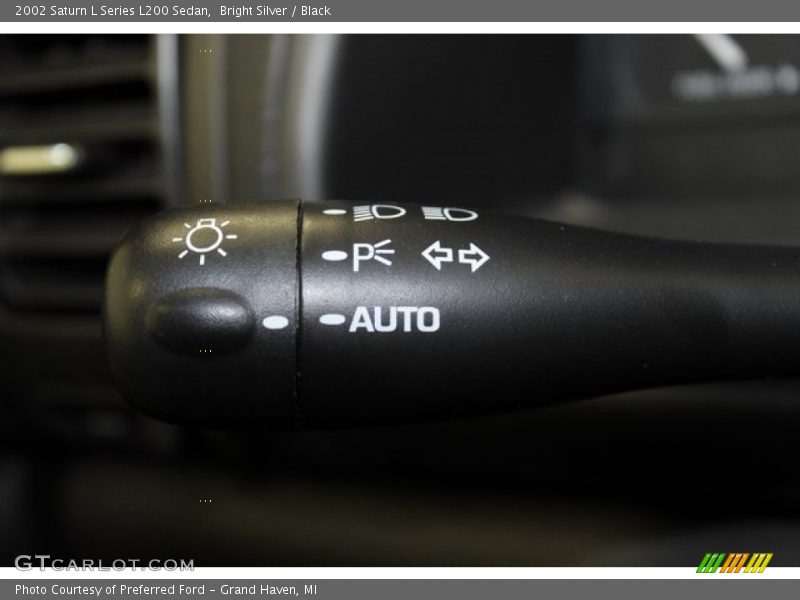 Controls of 2002 L Series L200 Sedan