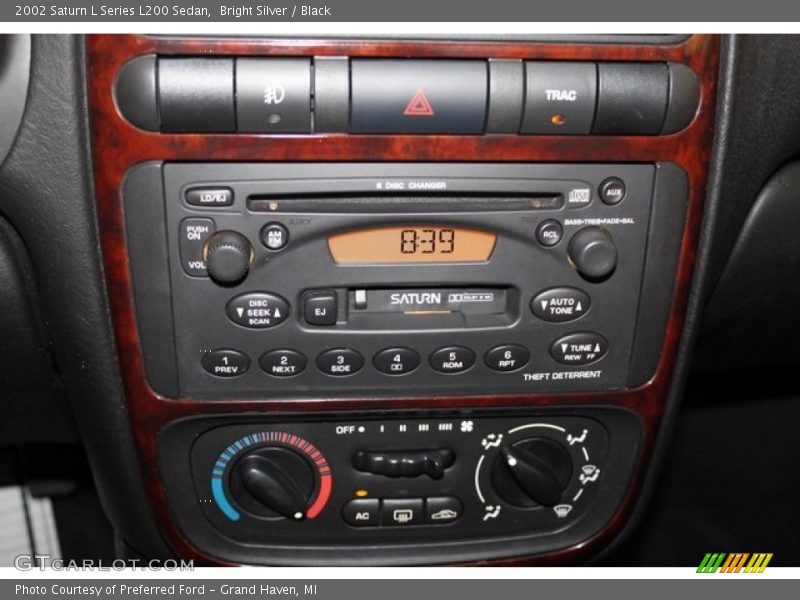 Controls of 2002 L Series L200 Sedan