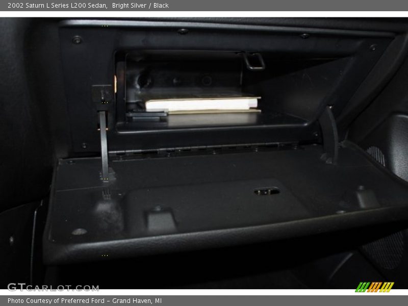 Bright Silver / Black 2002 Saturn L Series L200 Sedan