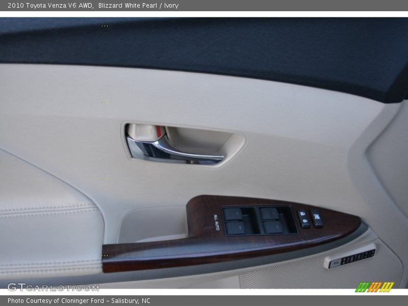 Blizzard White Pearl / Ivory 2010 Toyota Venza V6 AWD