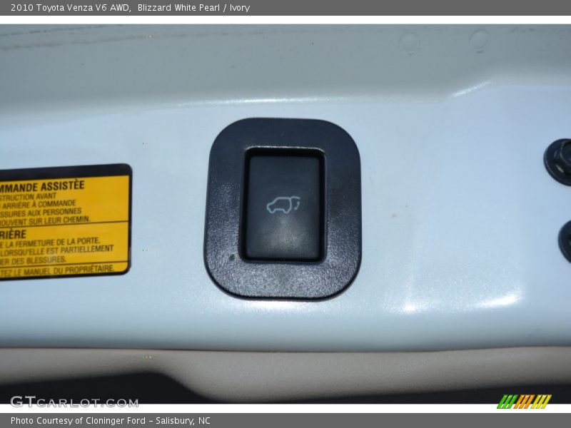 Blizzard White Pearl / Ivory 2010 Toyota Venza V6 AWD
