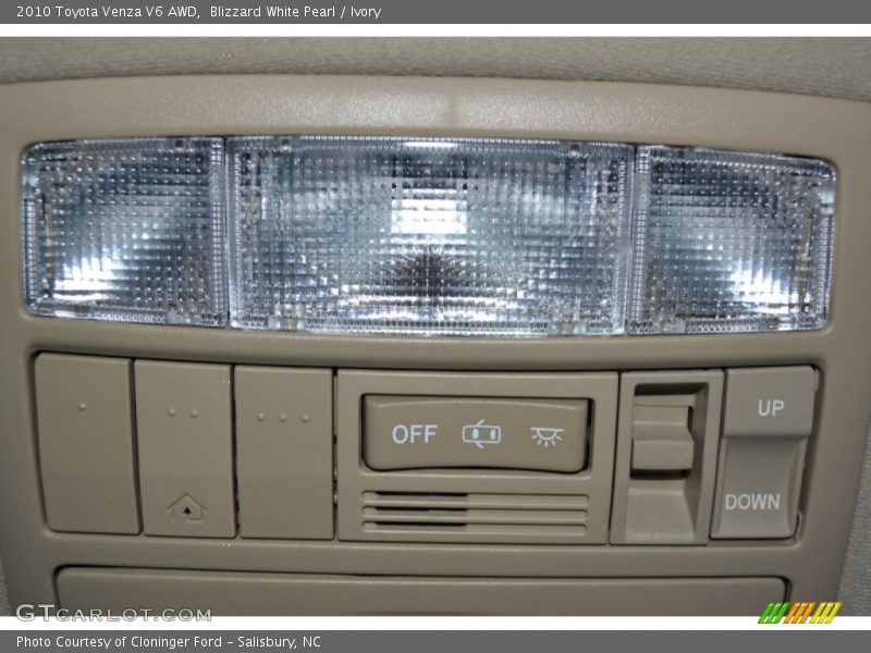 Blizzard White Pearl / Ivory 2010 Toyota Venza V6 AWD