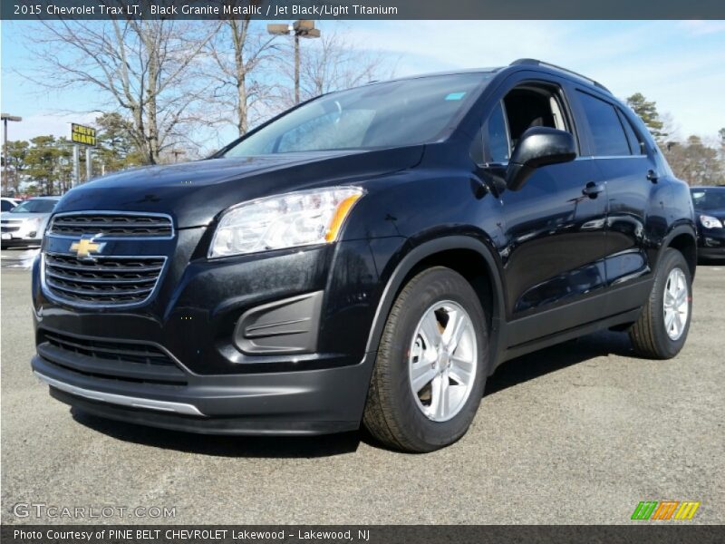 Front 3/4 View of 2015 Trax LT