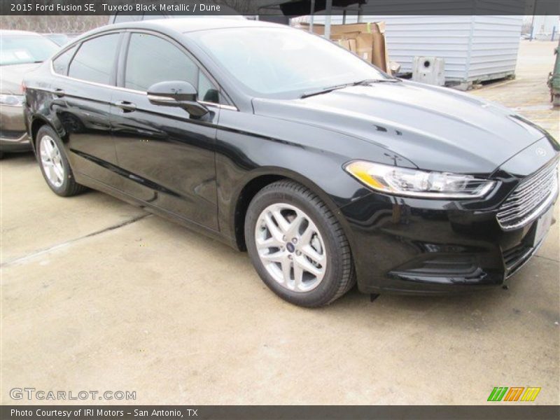 Tuxedo Black Metallic / Dune 2015 Ford Fusion SE