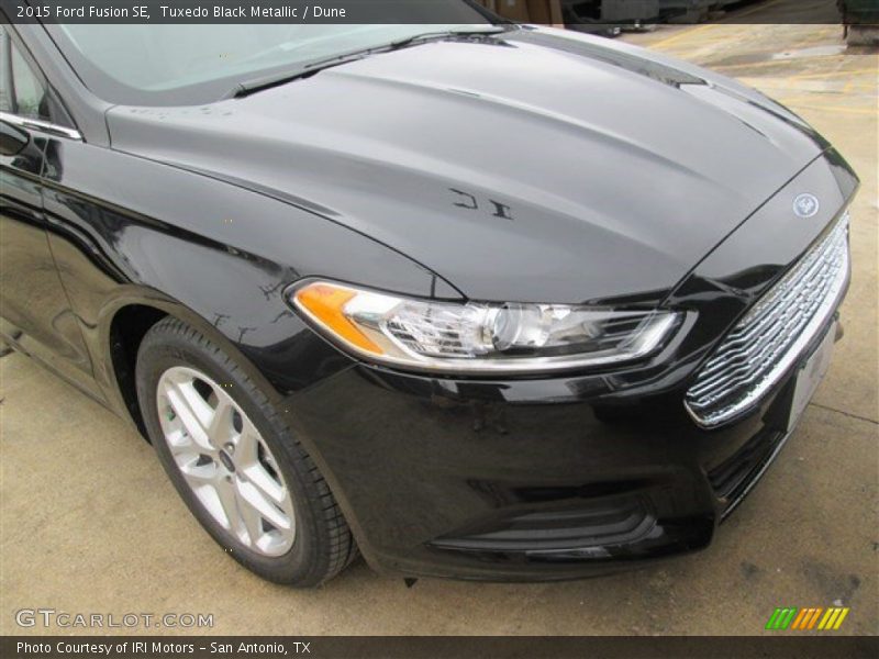 Tuxedo Black Metallic / Dune 2015 Ford Fusion SE