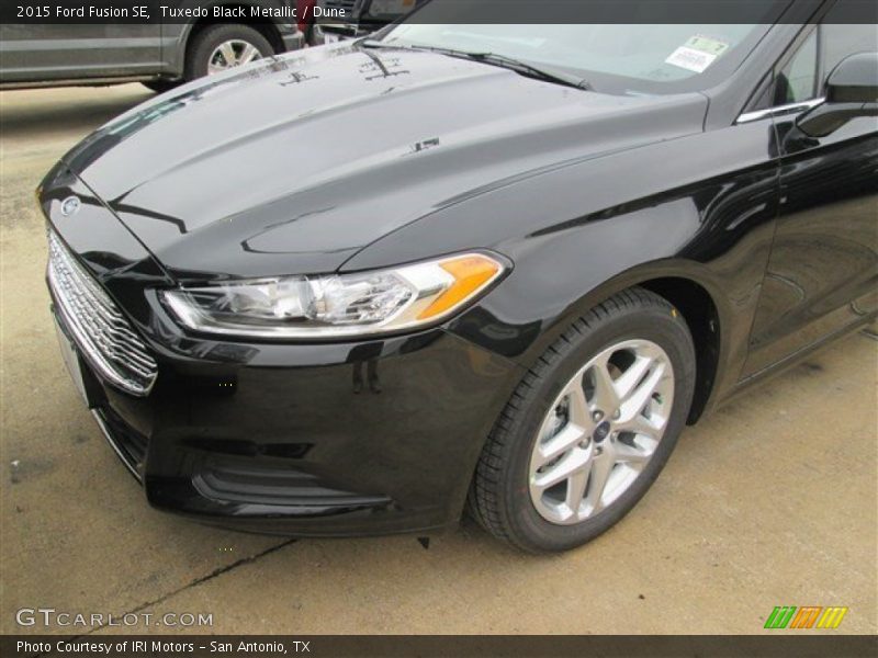 Tuxedo Black Metallic / Dune 2015 Ford Fusion SE
