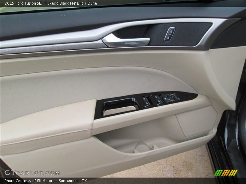 Tuxedo Black Metallic / Dune 2015 Ford Fusion SE