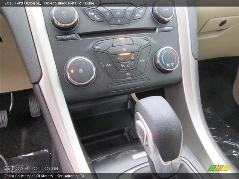 Tuxedo Black Metallic / Dune 2015 Ford Fusion SE