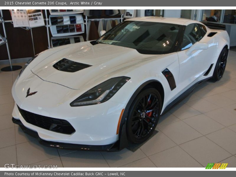 Front 3/4 View of 2015 Corvette Z06 Coupe