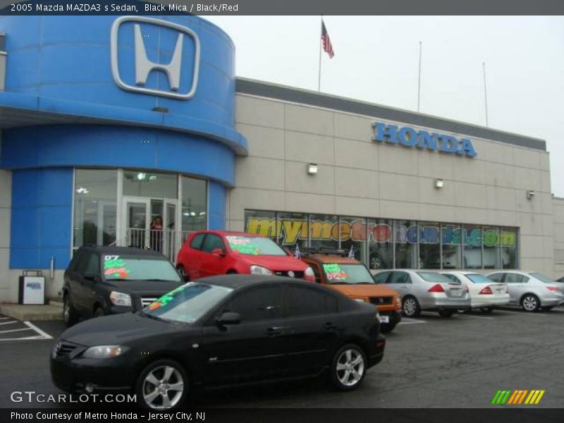 Black Mica / Black/Red 2005 Mazda MAZDA3 s Sedan