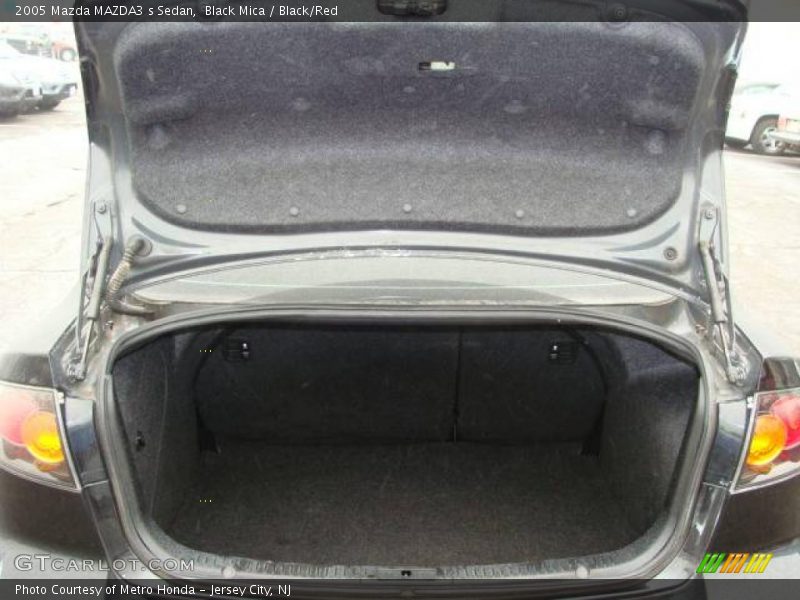 Black Mica / Black/Red 2005 Mazda MAZDA3 s Sedan