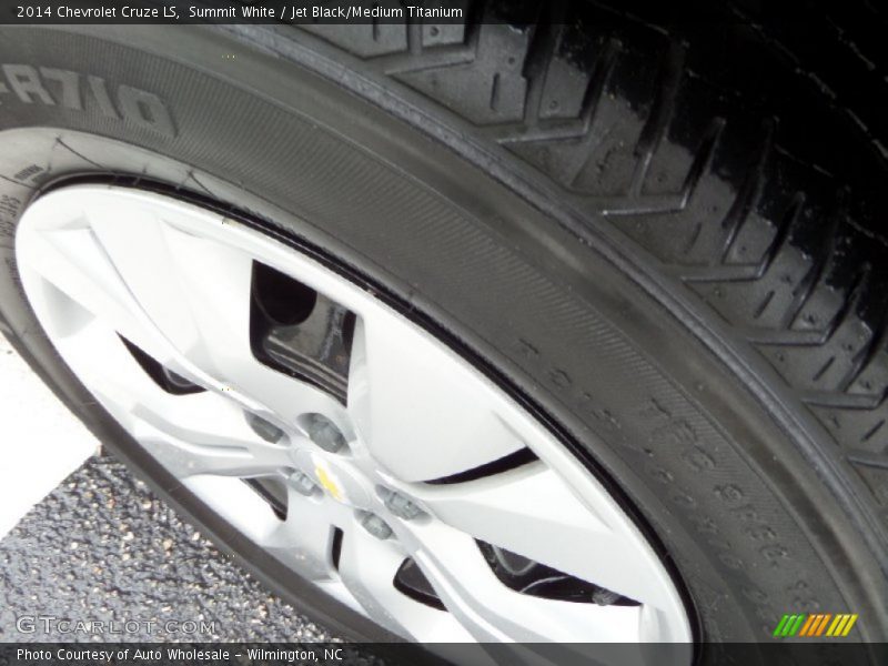 Summit White / Jet Black/Medium Titanium 2014 Chevrolet Cruze LS