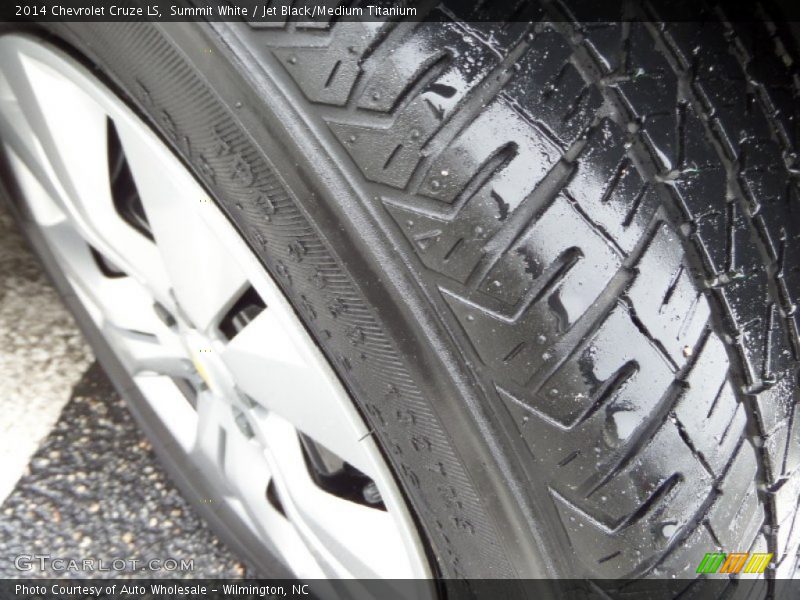 Summit White / Jet Black/Medium Titanium 2014 Chevrolet Cruze LS