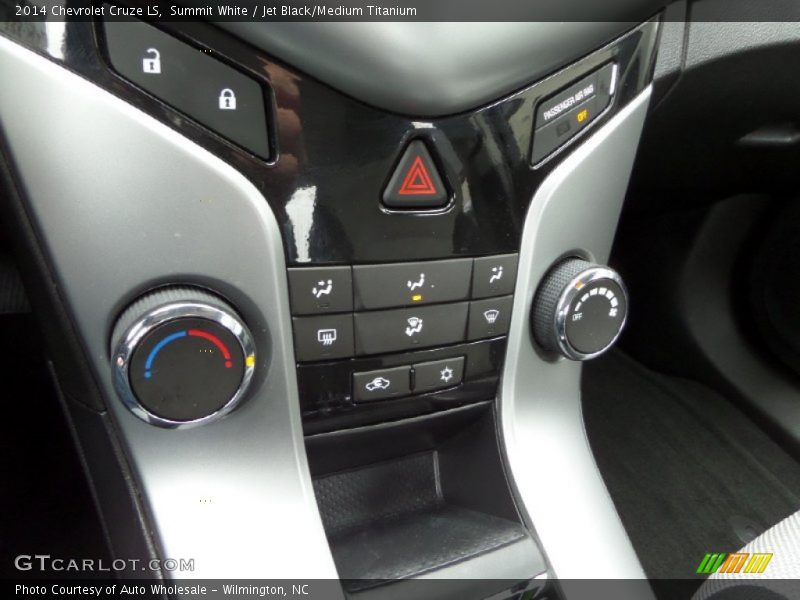 Summit White / Jet Black/Medium Titanium 2014 Chevrolet Cruze LS
