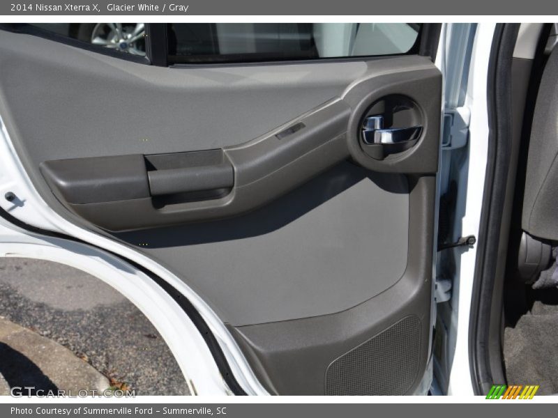 Glacier White / Gray 2014 Nissan Xterra X
