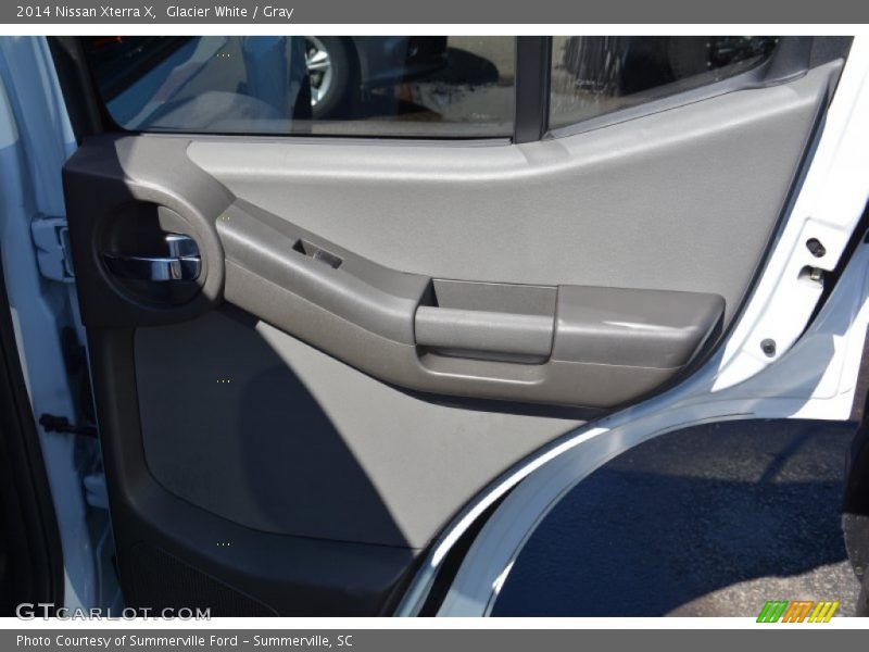 Glacier White / Gray 2014 Nissan Xterra X