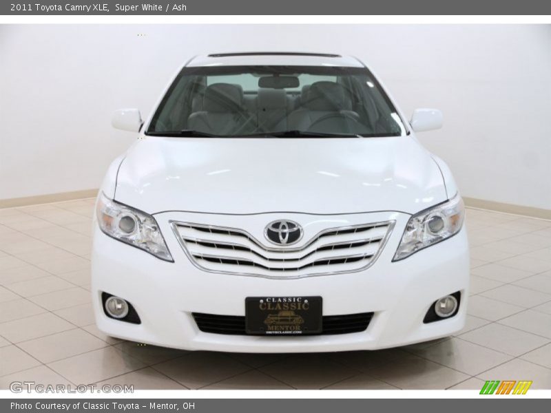 Super White / Ash 2011 Toyota Camry XLE