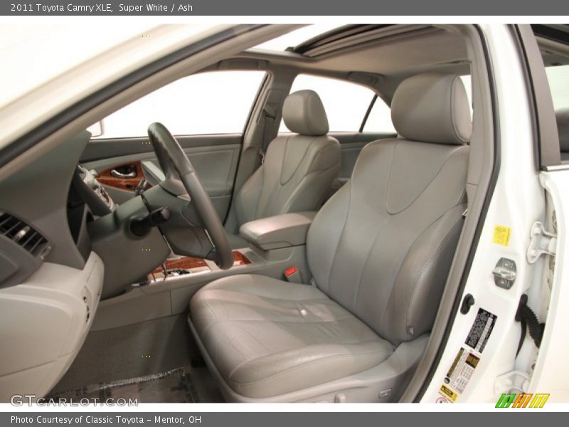 Super White / Ash 2011 Toyota Camry XLE